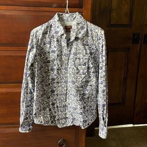 Ladies, western pearl snap blouse fitted. Life style size medium Purple paisley